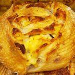 Pão de queijo da canastra com linguiça - Artigrano, Padaria Artesanal, Pães de Fermentação Lenta e Natural